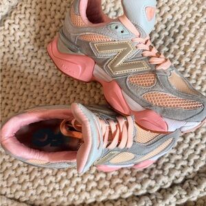 9060 New Balance Kids' Peach and Gray Sneakers